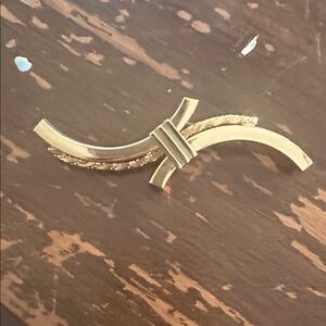 5” 70s Gold Tone Winter Coat Brooch Light But Massive